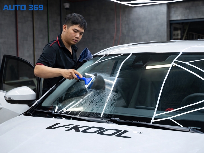 Dán phim cách nhiệt ô tô uy tín tại TP.HCM